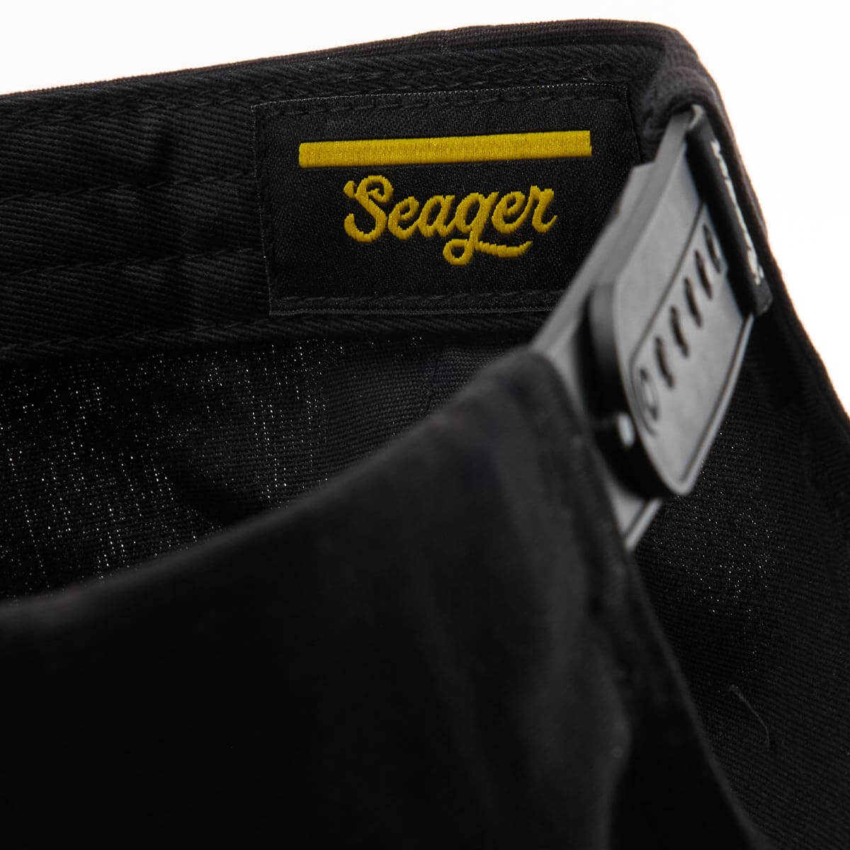 Badge Black Snapback