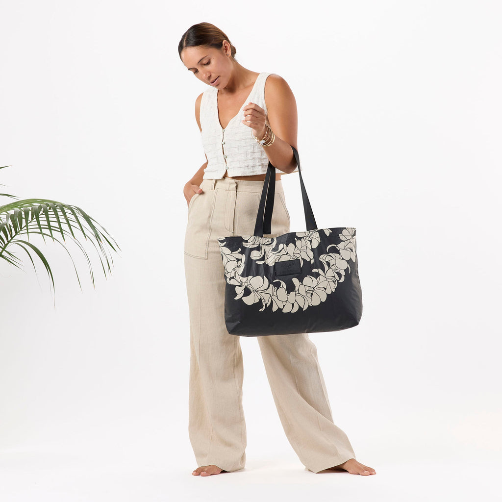 Plumeria Lei Sandstone Holo Holo Tote
