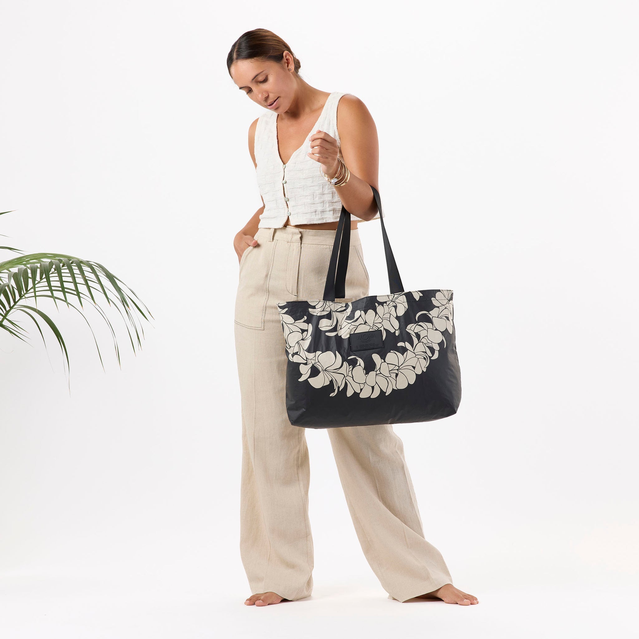 Plumeria Lei Sandstone Holo Holo Tote