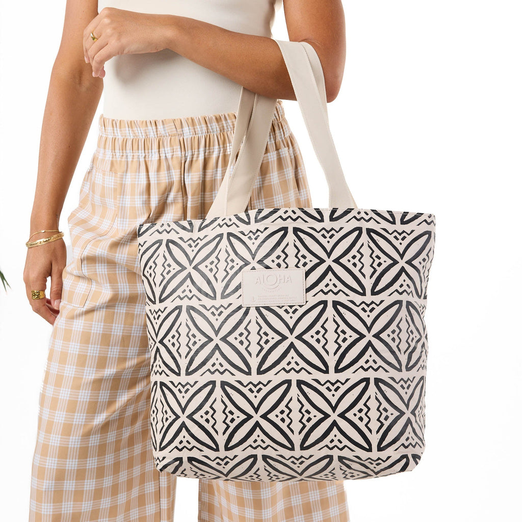 Pacifika Black / Sandstone Day Tripper Tote