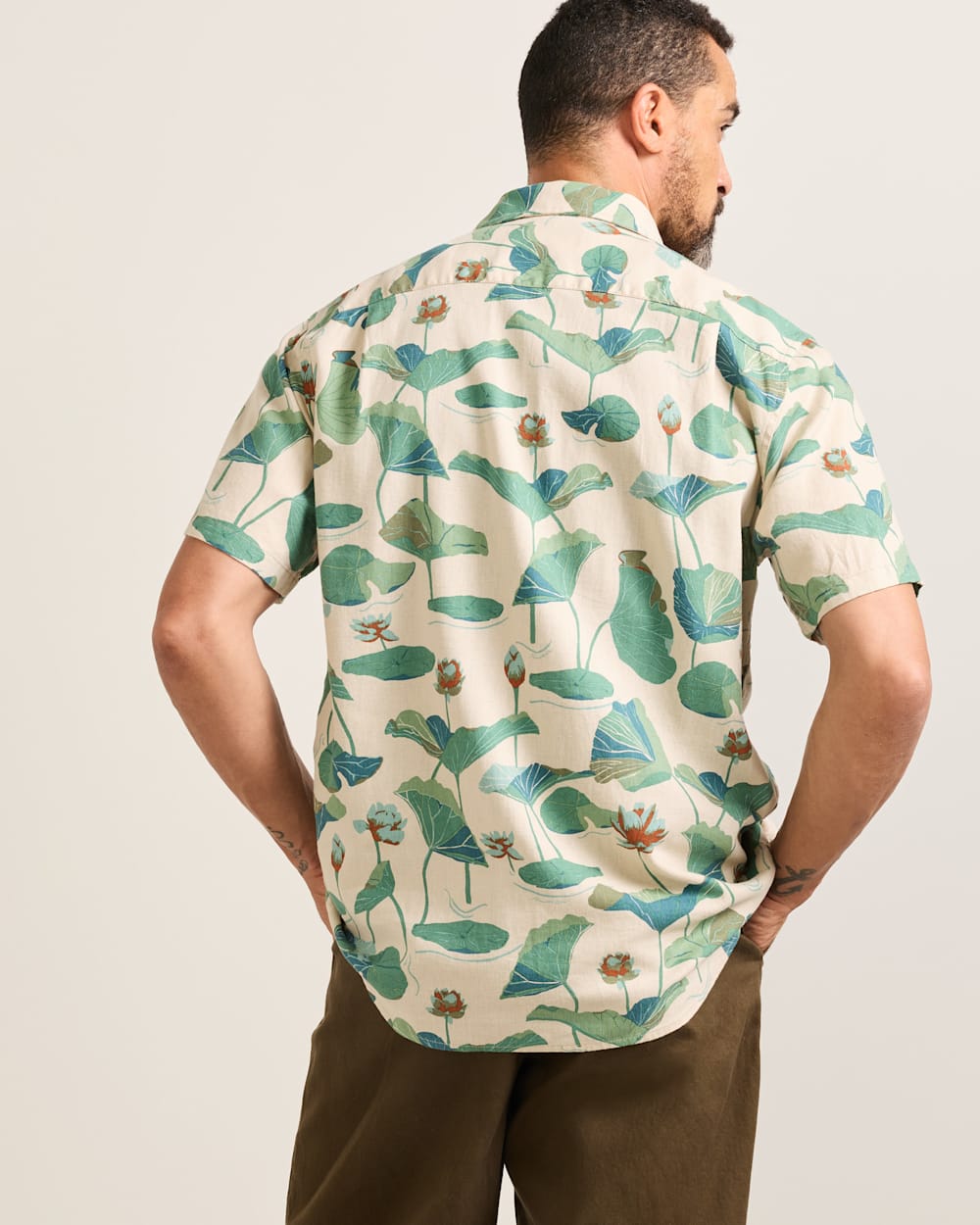Shoreline Lily Pad Linen Button-Up