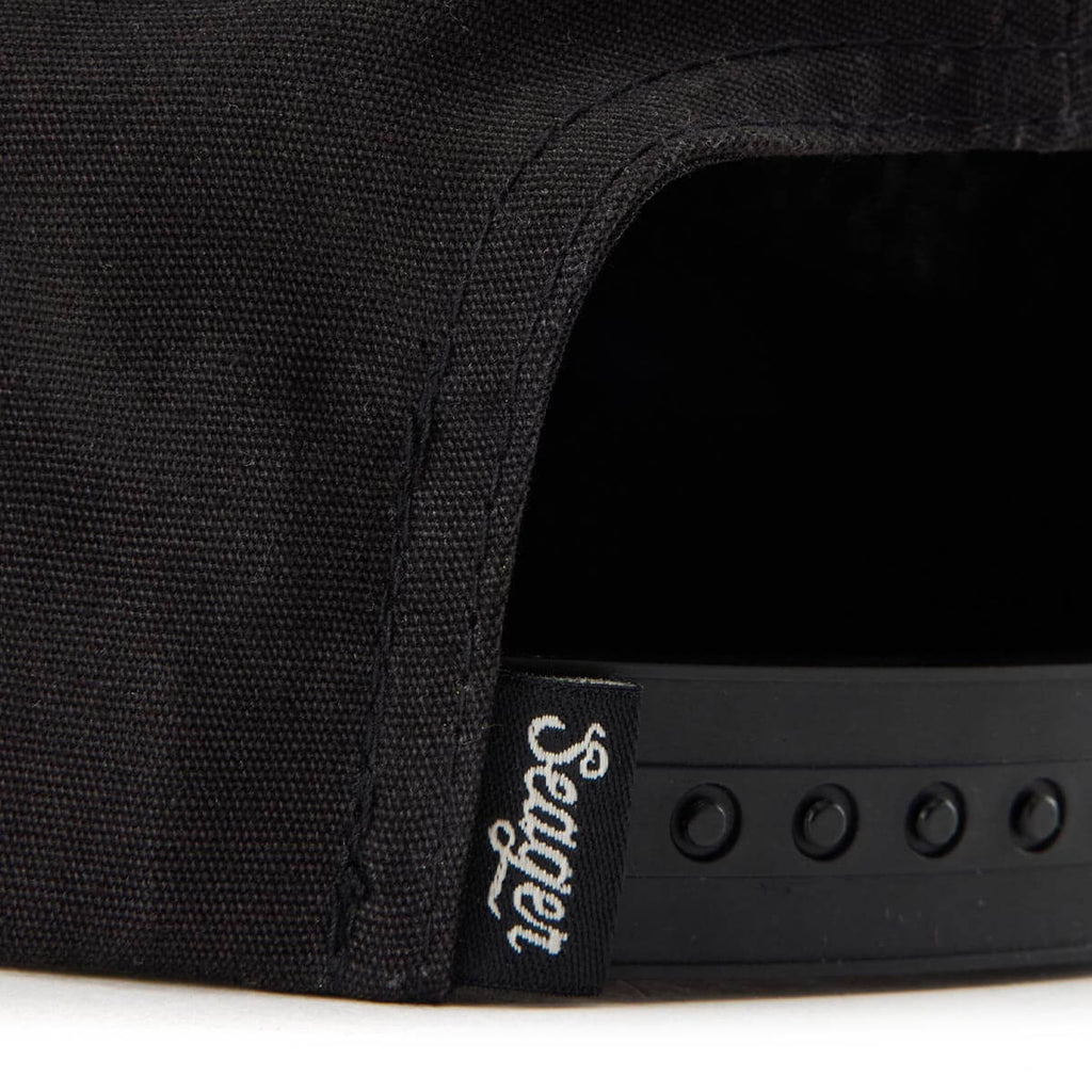 Badge Black Snapback