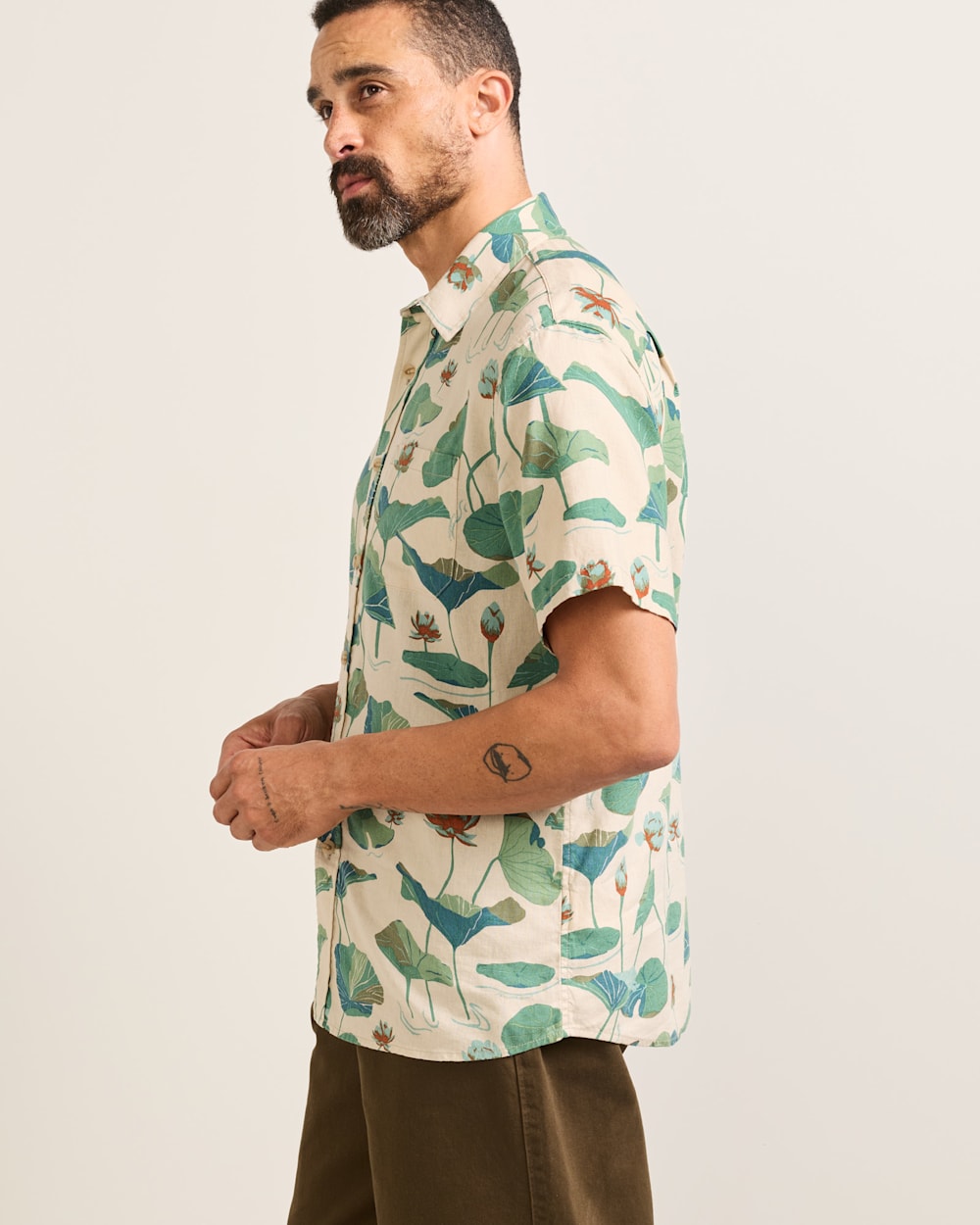 Shoreline Lily Pad Linen Button-Up