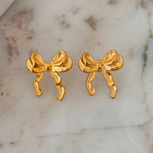 Cutesy Bow Studs