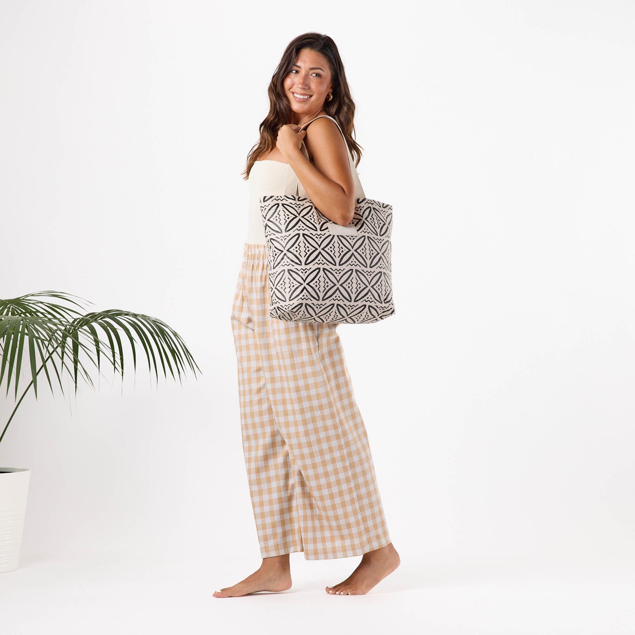 Pacifika Black / Sandstone Day Tripper Tote