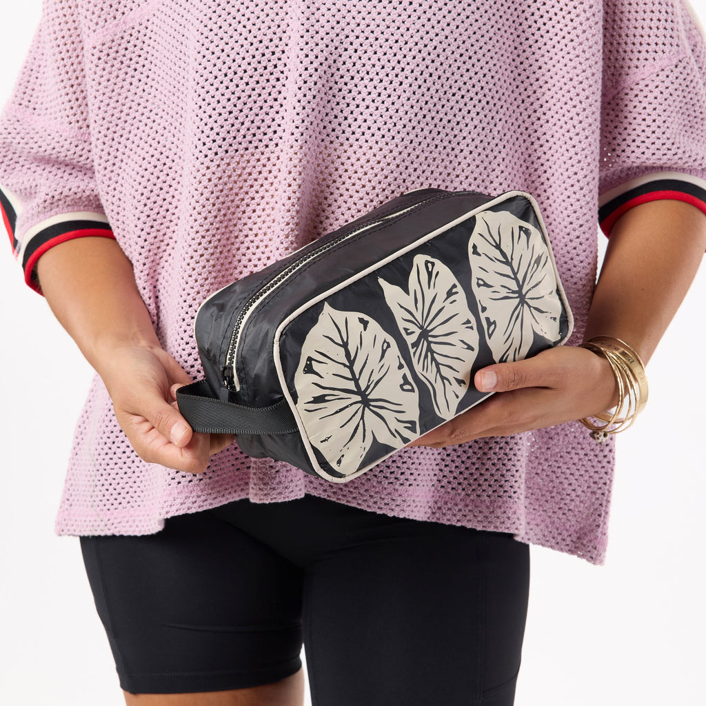Kalo Black Dopp Kit