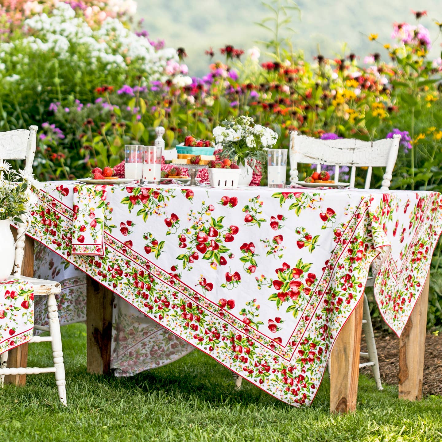 Strawberry Basket Ivory 54" x 54" Tablecloth